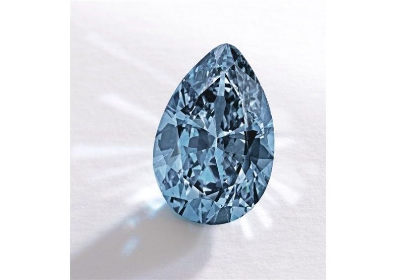 Imagem em destaque da pedra O diamante de Zoe, que possui tons azuis